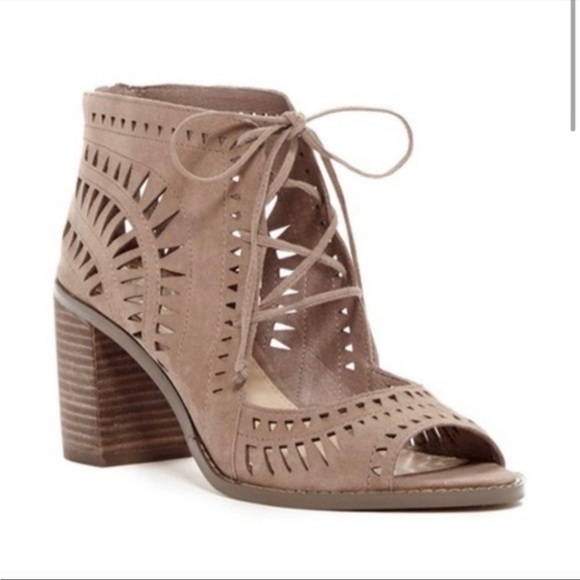 Vince Camuto Brown Tarita Laser Cut Lace Up Sandals - Picture 1 of 8